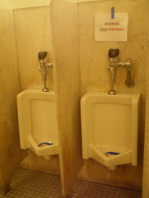 TWO URINALS REALNESS